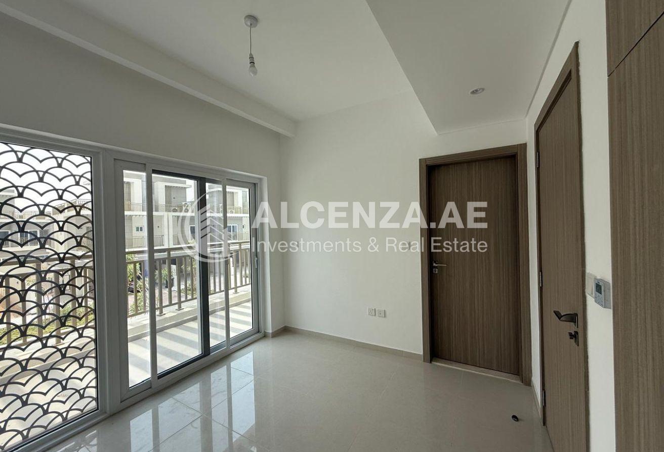 UNFURNISHED | SPACIOUS | COMMUNITY VIEW photo 4