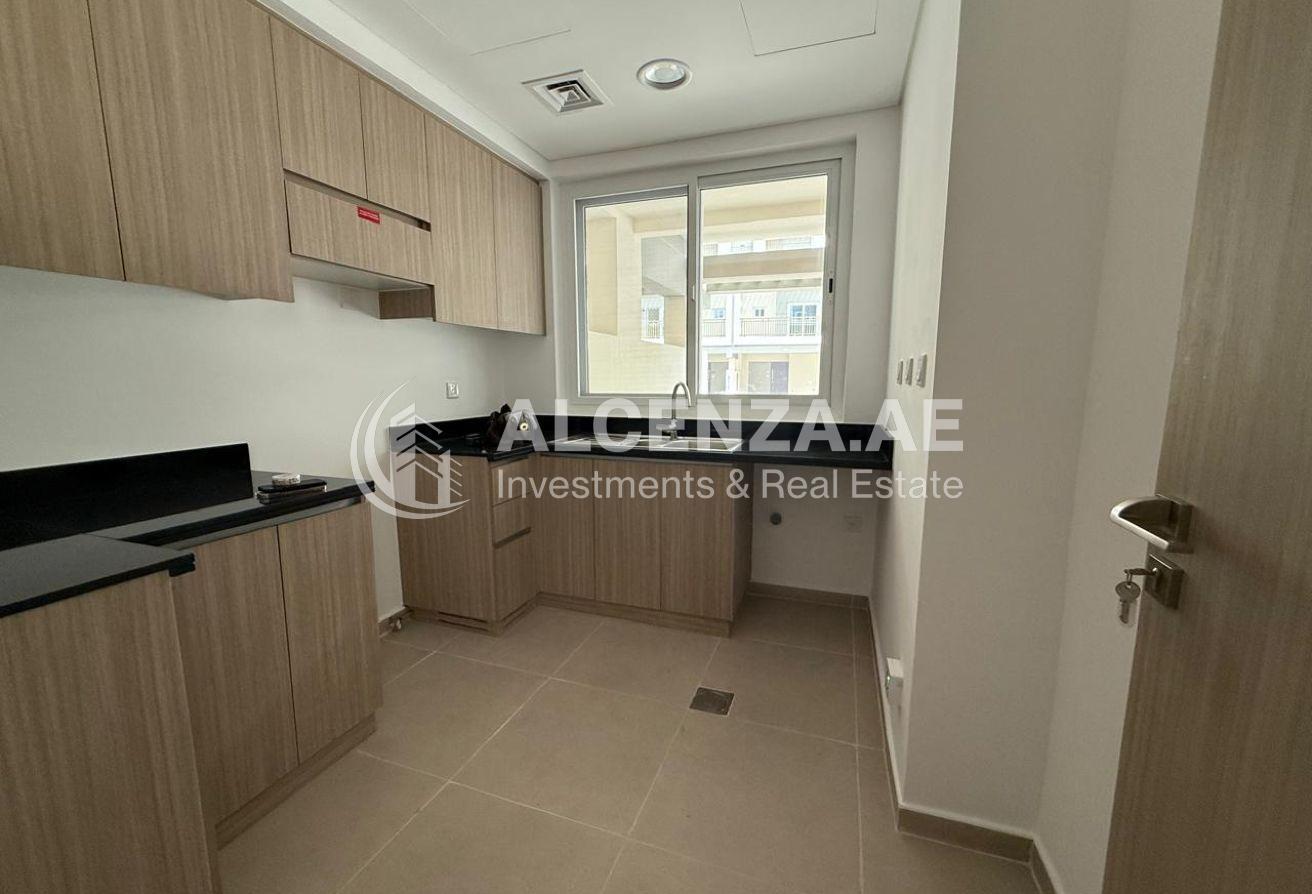 UNFURNISHED | SPACIOUS | COMMUNITY VIEW photo 3