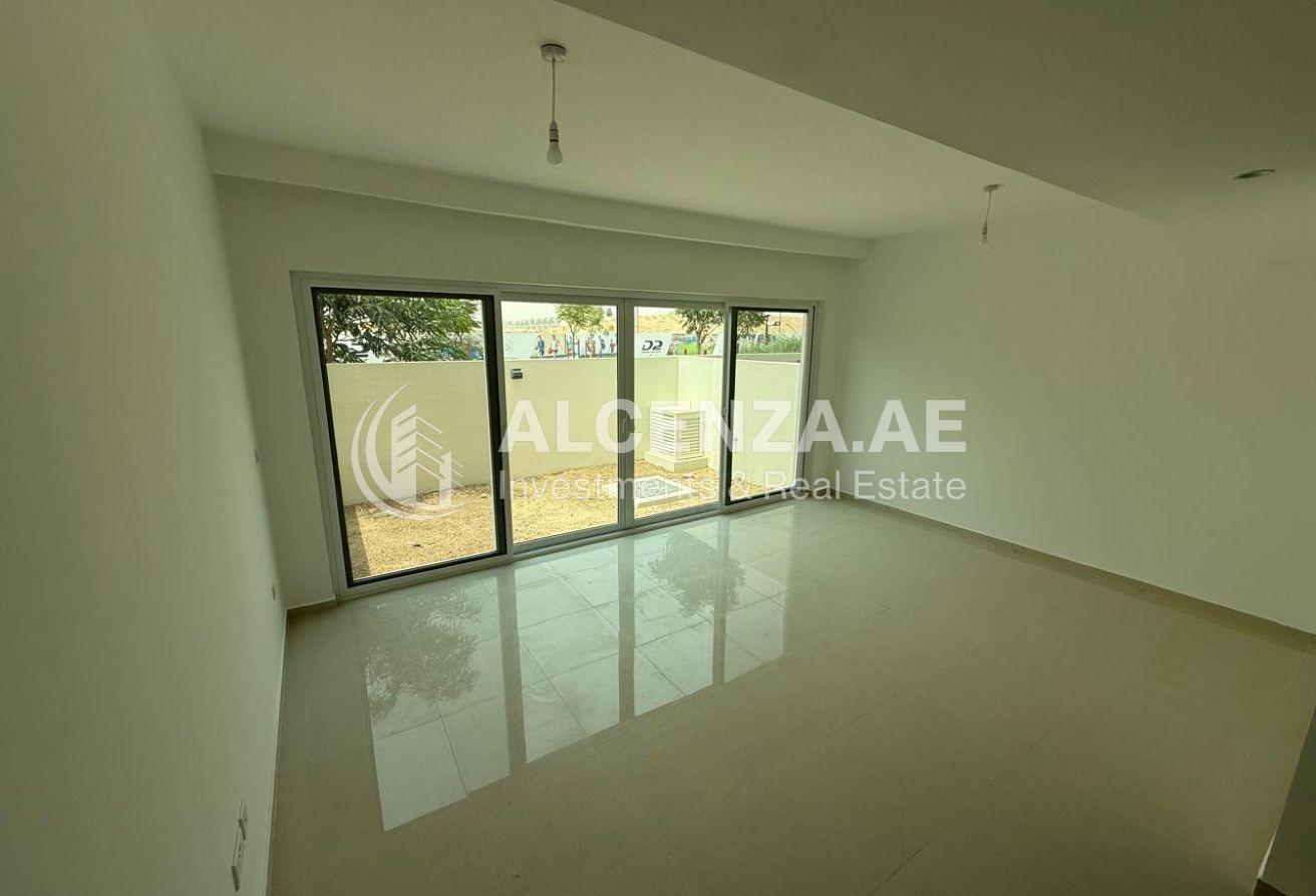 UNFURNISHED | SPACIOUS | COMMUNITY VIEW photo 2