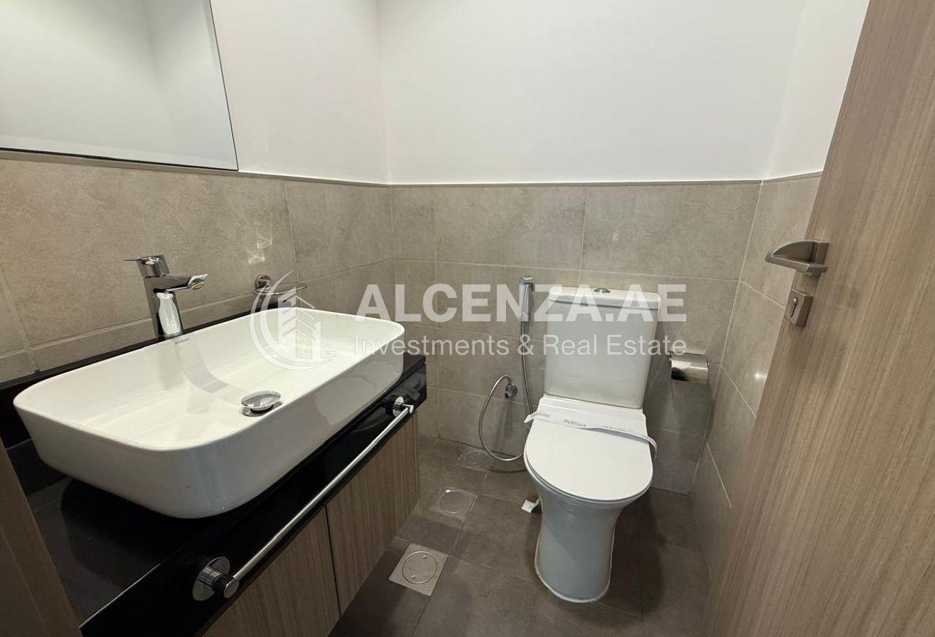 UNFURNISHED | SPACIOUS | COMMUNITY VIEW photo 10