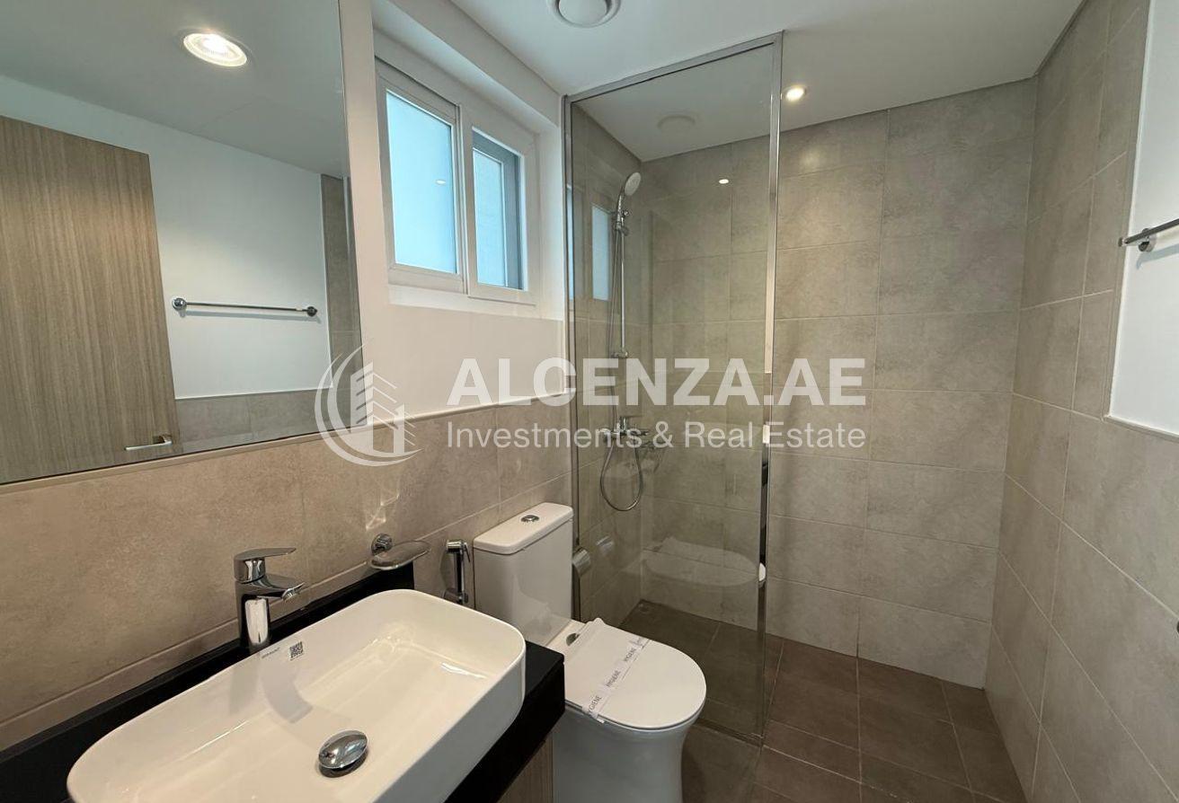 UNFURNISHED | SPACIOUS | COMMUNITY VIEW photo 9