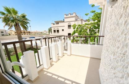 Villa - 4 Bedrooms - 5 Bathrooms for rent in Jumeirah 1 Villas - Jumeirah 1 - Jumeirah - Dubai