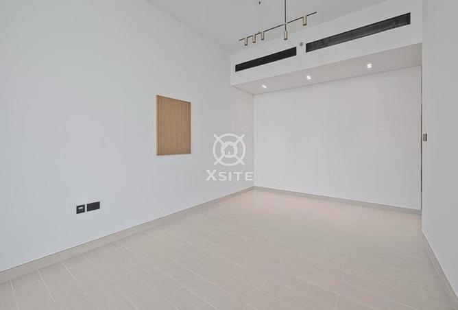 Classy 1 BR | On High Floor | Ready to Move photo 2