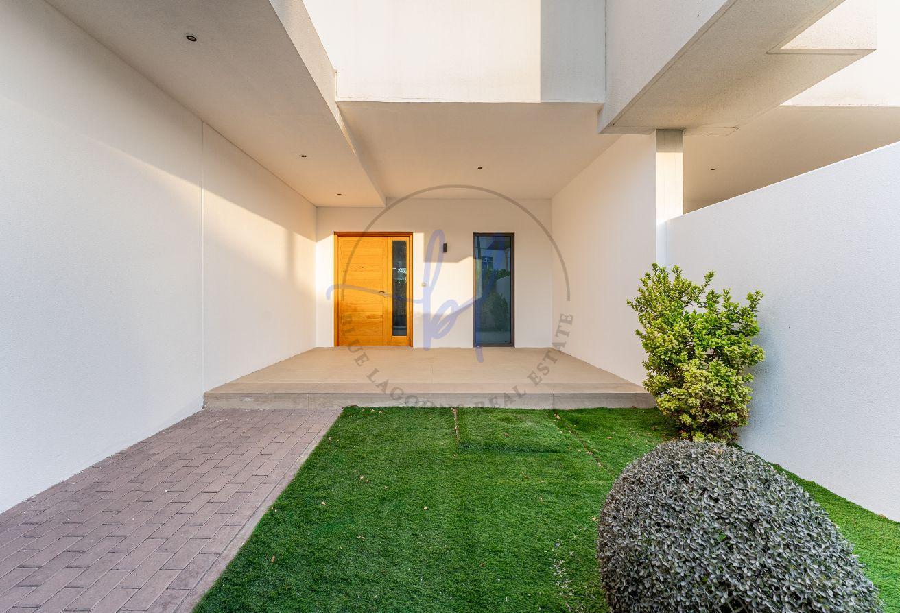 Backing the Pool | 4B/R+M Townhouse | Modern Home photo 8