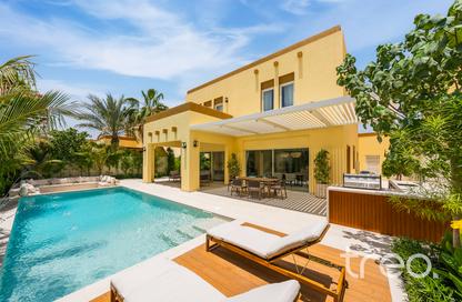 Villa - 4 - 4 for sale in District 7 - Jumeirah Park - Dubai