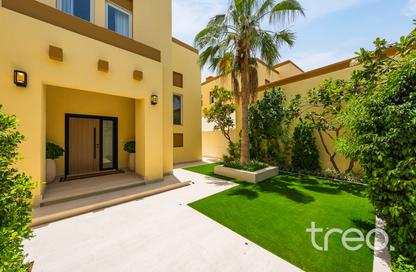 Villa - 4 - 4 for sale in District 7 - Jumeirah Park - Dubai Villa - 4 - 4 for sale in District 7 - Jumeirah Park - Dubai