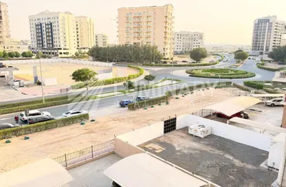 Apartment - 1 Bedroom - 2 Bathrooms for rent in Mazaya 10A - Queue Point - Liwan - Dubai