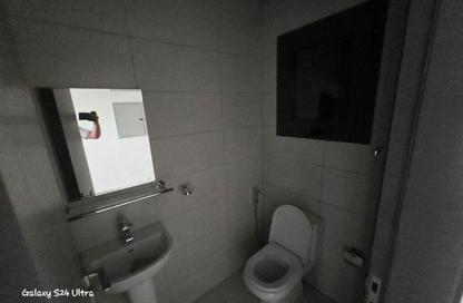 عمارة بالكامل - استوديو - 2 حمامات للبيع في الجرف الصناعية - عجمان