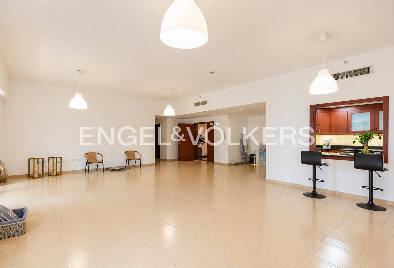 High Floor I Unfurnished I Specious Layout photo 5