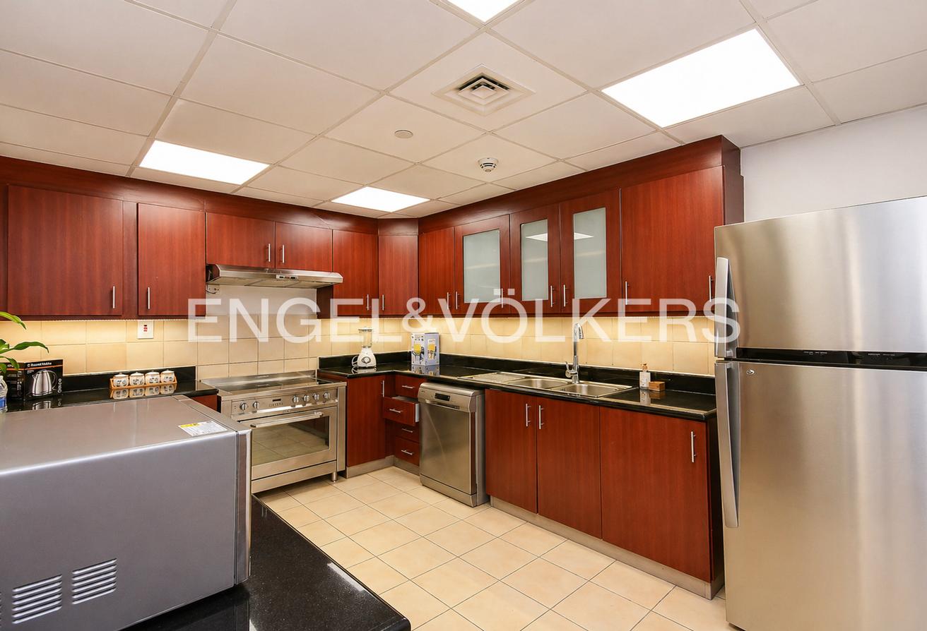 High Floor I Unfurnished I Specious Layout photo 8