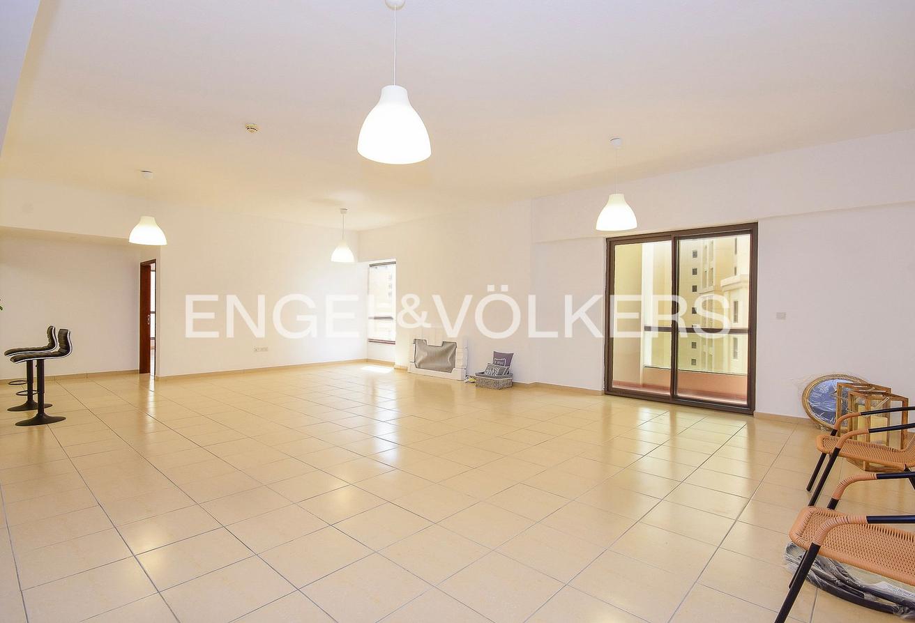High Floor I Unfurnished I Specious Layout photo 4