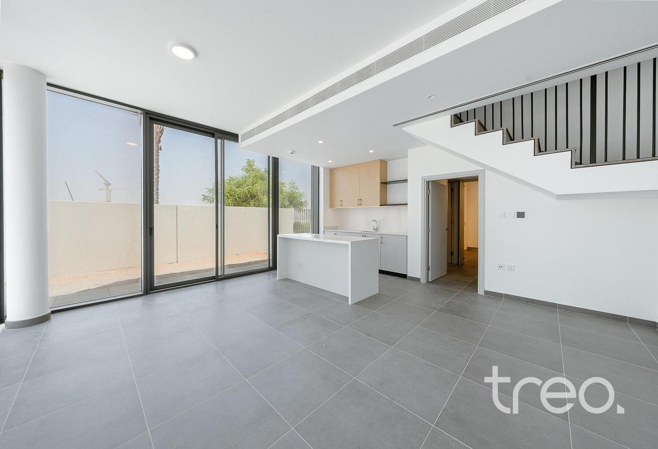 5 Bedroom Villa I Premium Location I JUNE photo 3