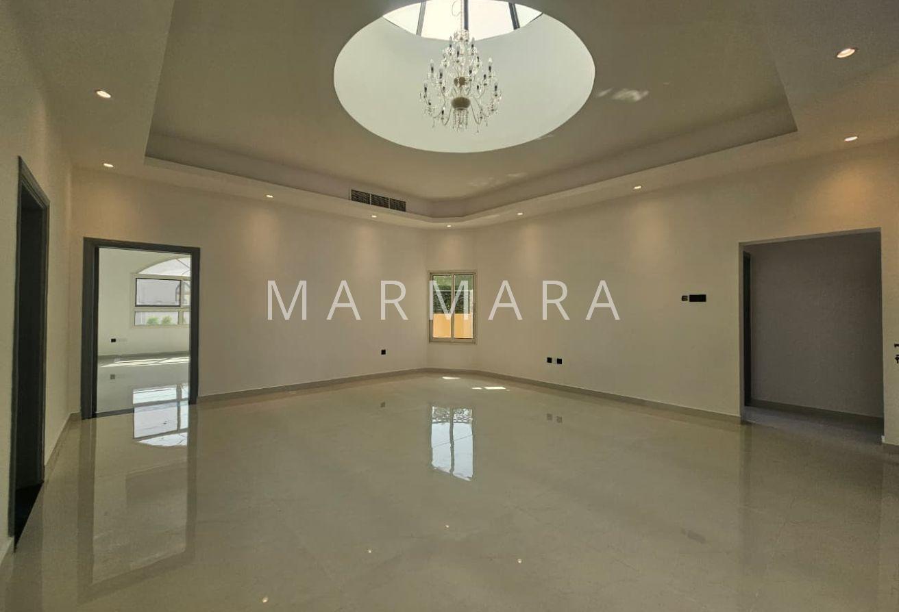 Spacious Renovated Independent villa |Private pool photo 9
