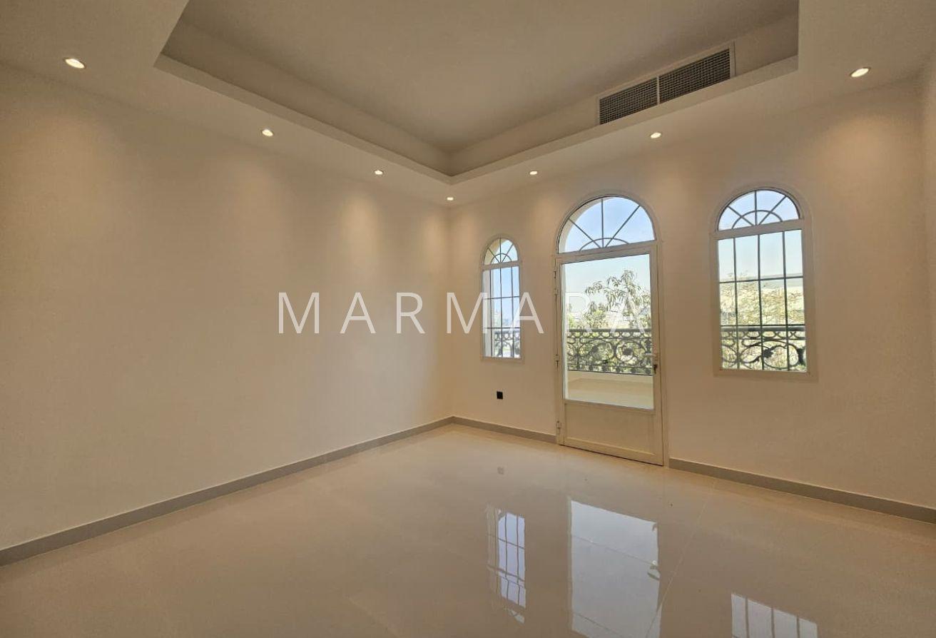 Spacious Renovated Independent villa |Private pool photo 10