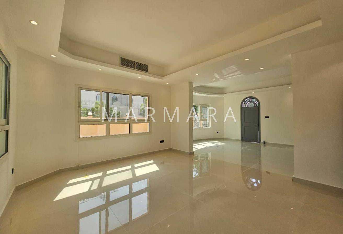 Spacious Renovated Independent villa |Private pool photo 5