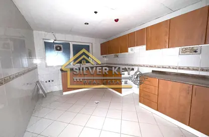 شقة - 2 غرف نوم - 2 حمامات للايجار في المنطقة الصناعية رقم 1 - المنطقة الصناعية بالشارقة - الشارقة