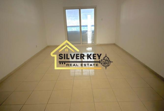 Spacious Apartment/ Balcony/ Near City Center