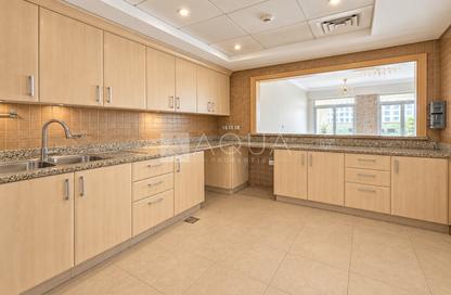 Apartment - 2 - 3 for rent in Al Anbara - Shoreline Apartments - Palm Jumeirah - Dubai