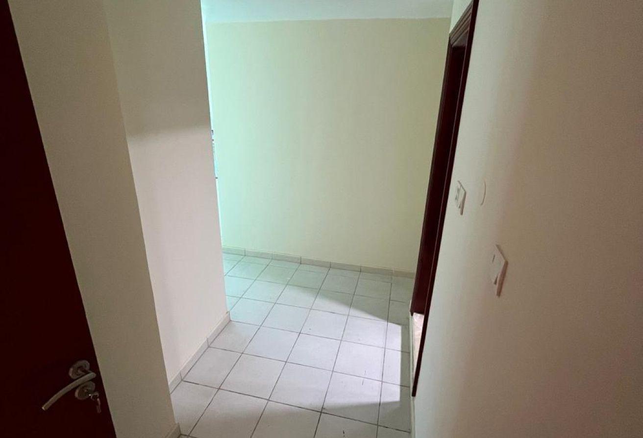 1bhk for Rent | Near Metro | Prime location photo 6