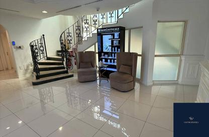 Villa - Studio - 7 Bathrooms for rent in Umm Suqeim 1 Villas - Umm Suqeim 1 - Umm Suqeim - Dubai