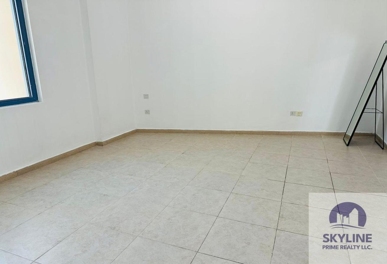 SPACIOUS LAYOUT l READY TO MOVE l VACANT photo 12