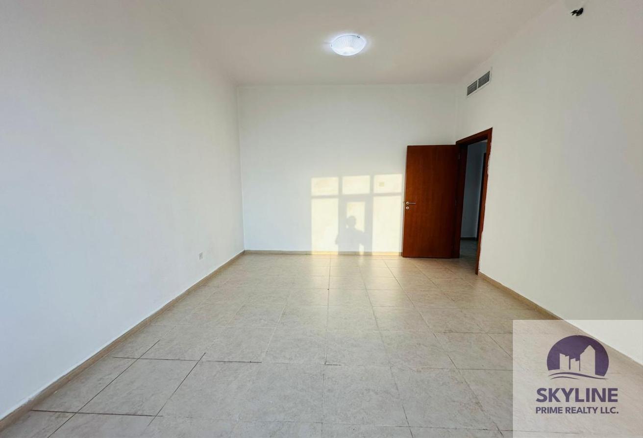 SPACIOUS LAYOUT l READY TO MOVE l VACANT photo 9