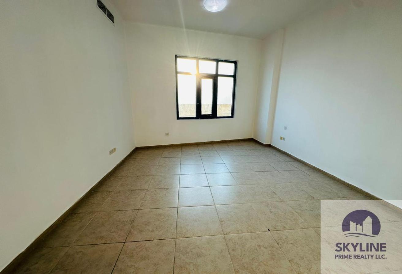 SPACIOUS LAYOUT l READY TO MOVE l VACANT photo 8