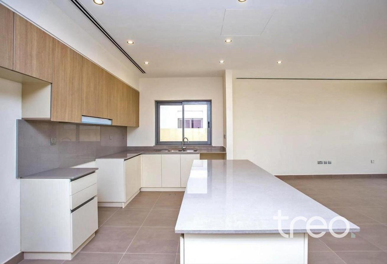 Parkview | Amazing Location | Vacant Now photo 5