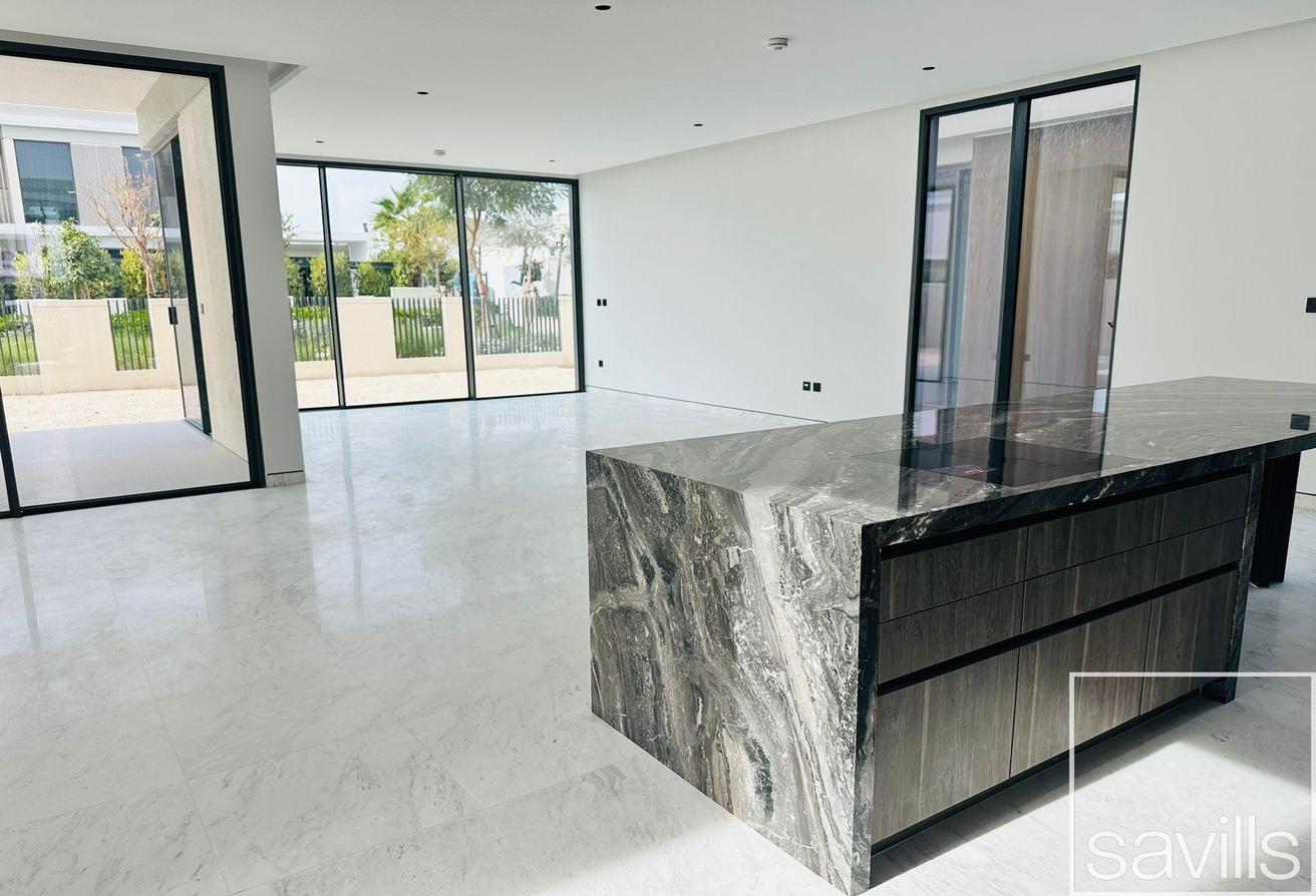 Skyline Elegance | Luxury Villa | Prime Community photo 4