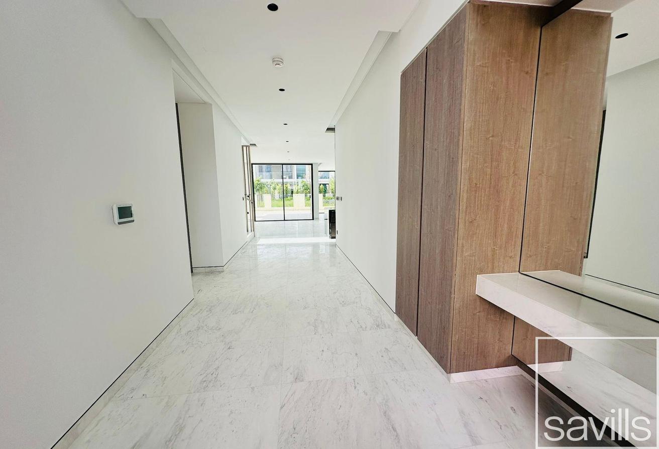 Skyline Elegance | Luxury Villa | Prime Community photo 5