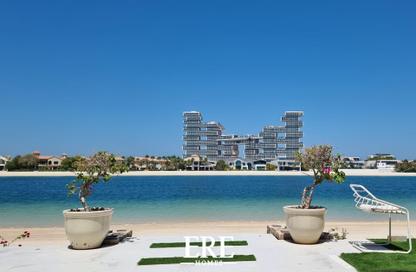 Villa - 4 Bedrooms - 5 Bathrooms for rent in Garden Homes Frond E - Garden Homes - Palm Jumeirah - Dubai