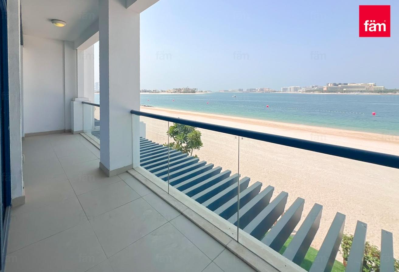 Luxurious 5br | Renovated | Beachfront Living photo 15
