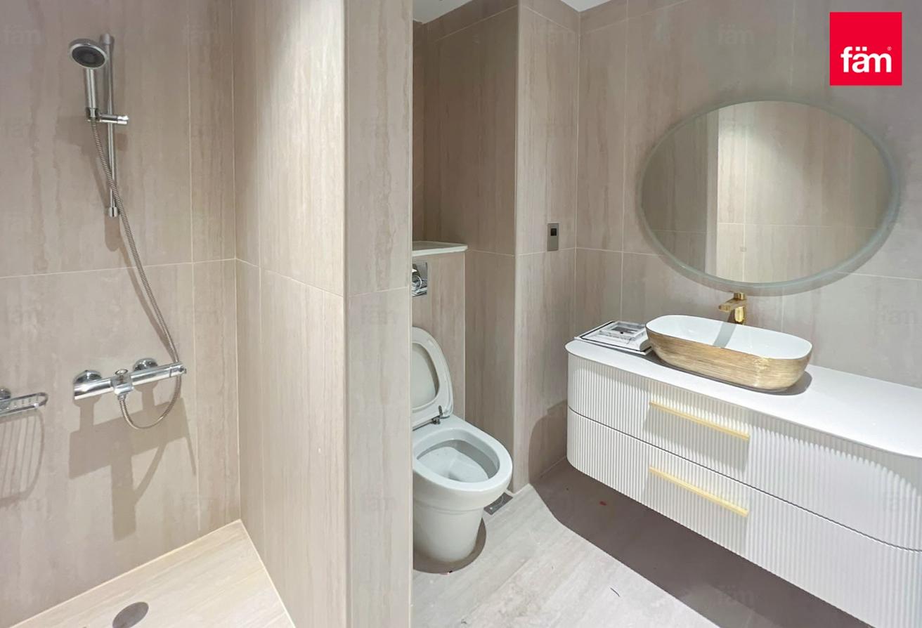 Luxurious 5br | Renovated | Beachfront Living photo 13