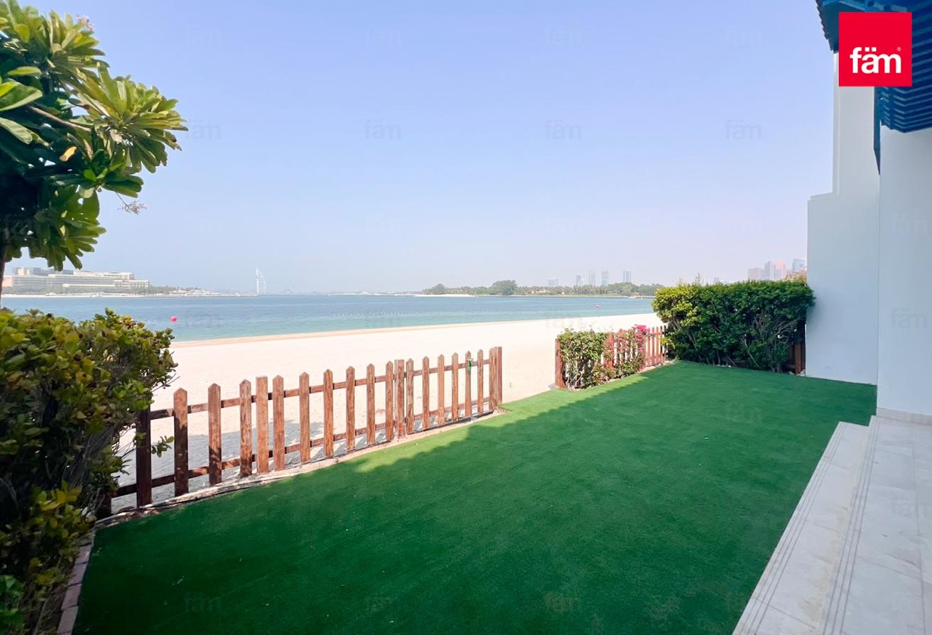 Luxurious 5br | Renovated | Beachfront Living photo 17