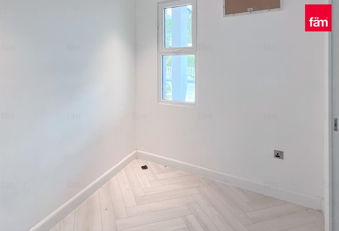 Luxurious 5br | Renovated | Beachfront Living photo 10