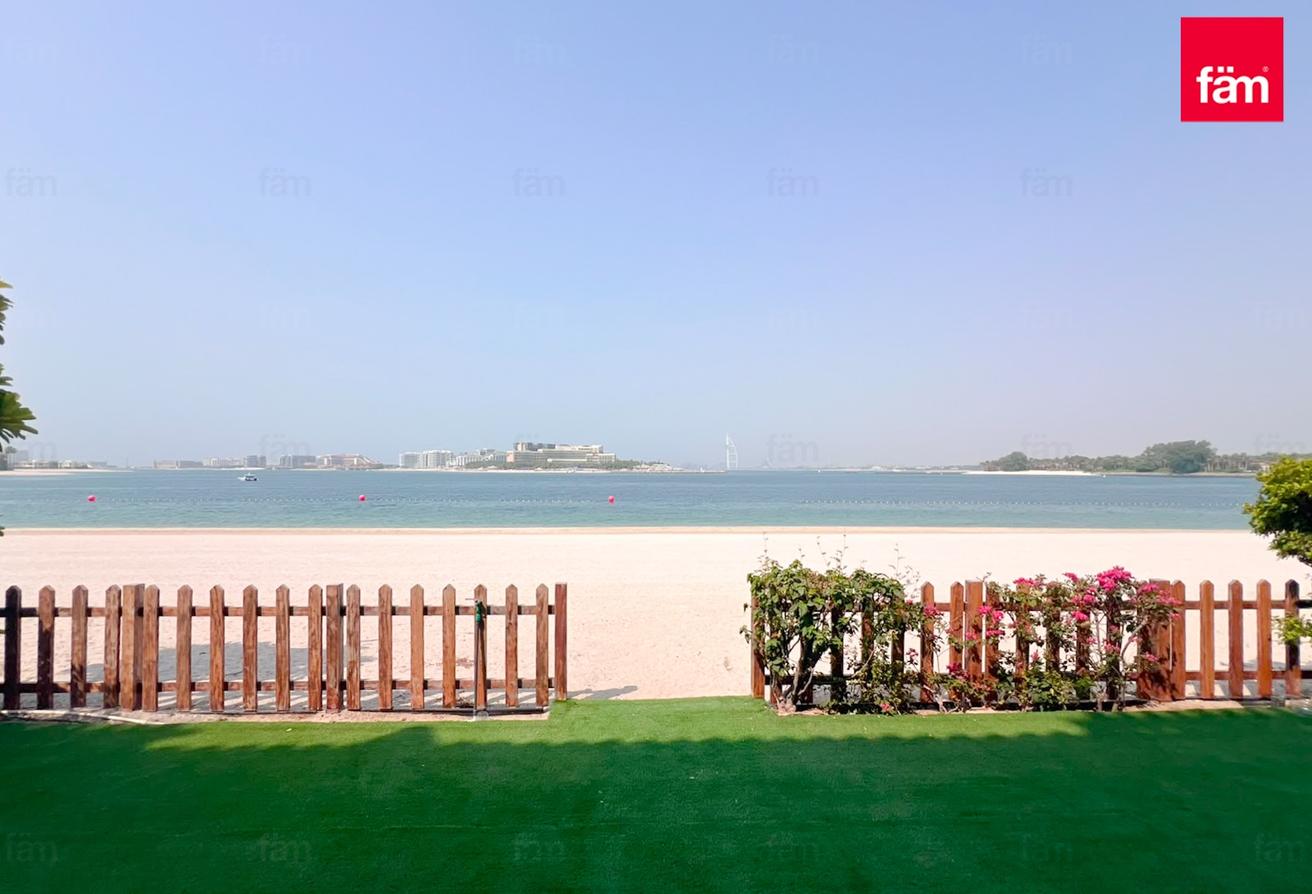 Luxurious 5br | Renovated | Beachfront Living photo 16