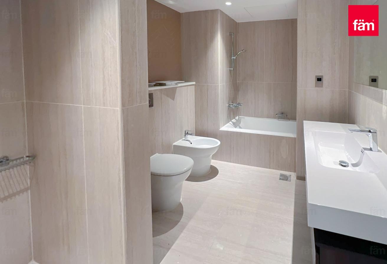 Luxurious 5br | Renovated | Beachfront Living photo 14