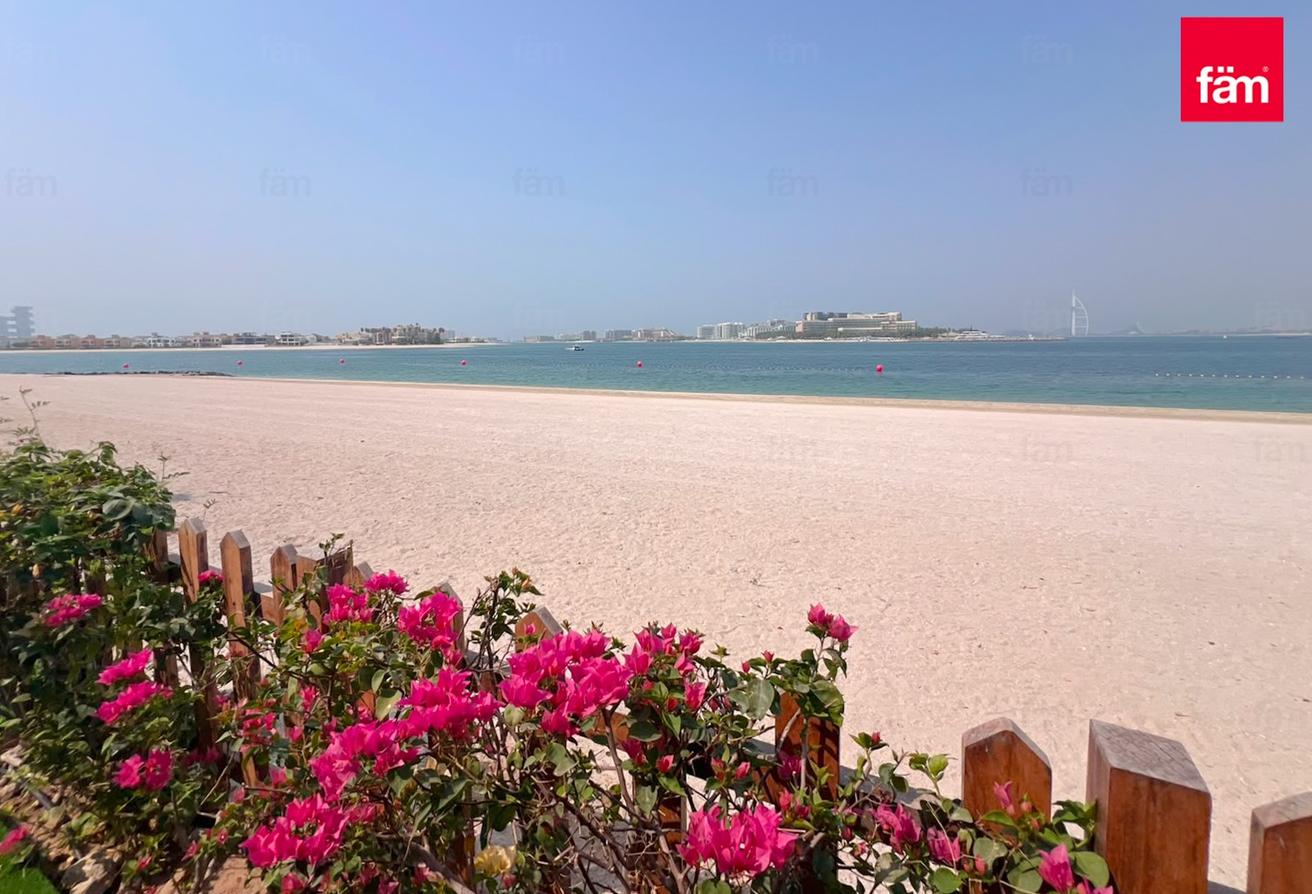 Luxurious 5br | Renovated | Beachfront Living photo 18