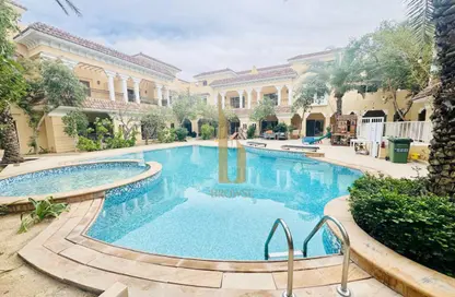 Villa - 4 Bedrooms - 4 Bathrooms for rent in Jumeirah 1 Villas - Jumeirah 1 - Jumeirah - Dubai