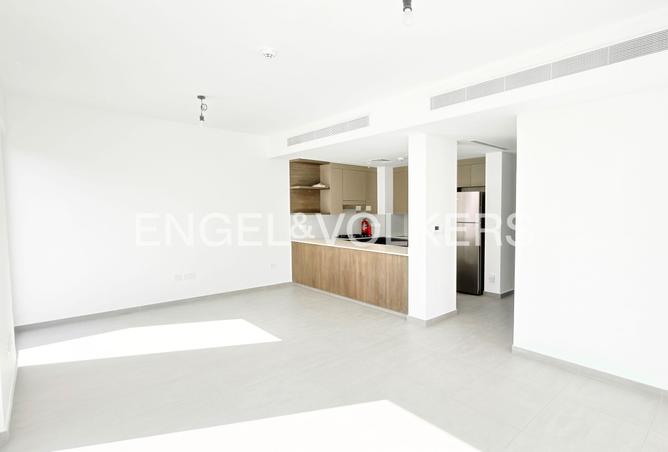Close to Pool | View Today | Single Row — photo 3