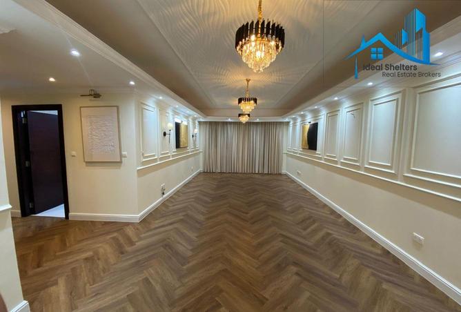 3 غرف نوم بالإضافة إلى غرفة خادمة مطورة بالقرب من المترو