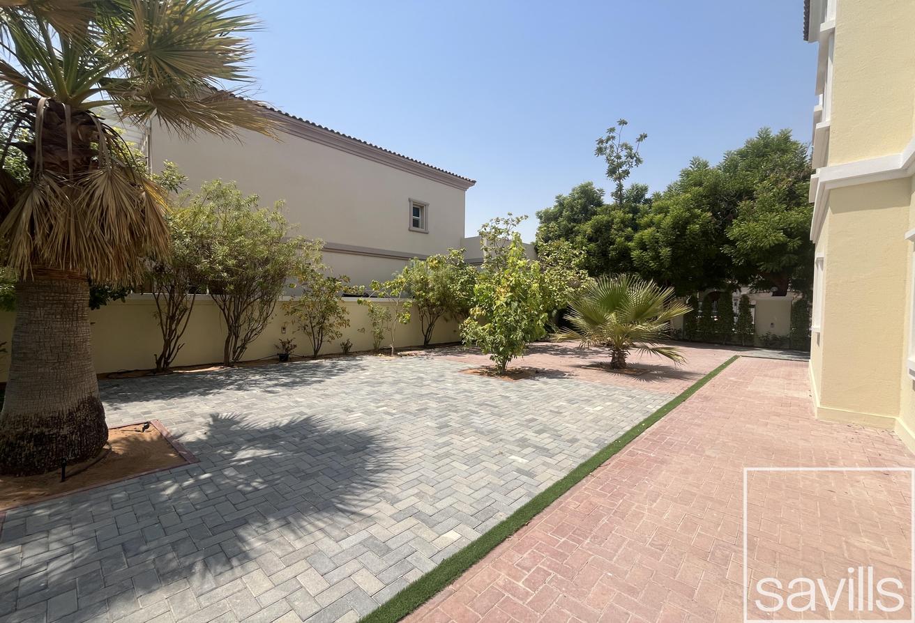 Private Pool | Fully Upgraded | Available Now photo 4