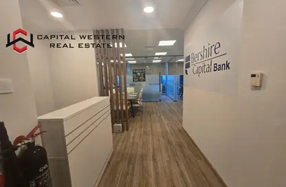 مكتب - 4 غرف نوم - 1 حمام للايجار في القمة - الخليج التجاري - دبي