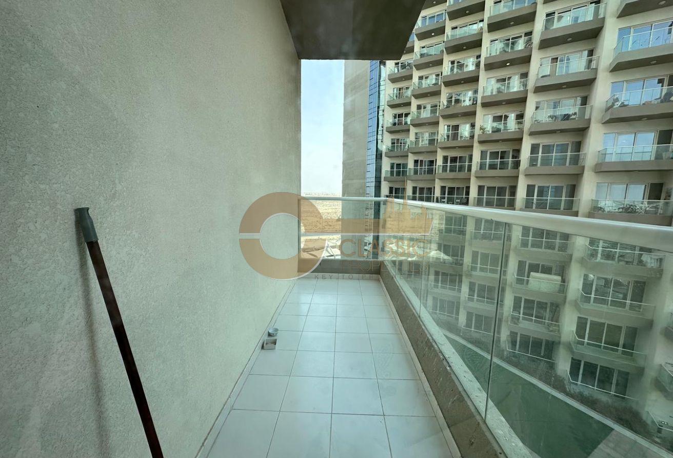 LARGEST STUDIO | TOP FLOOR | 2 BALCONIES photo 11