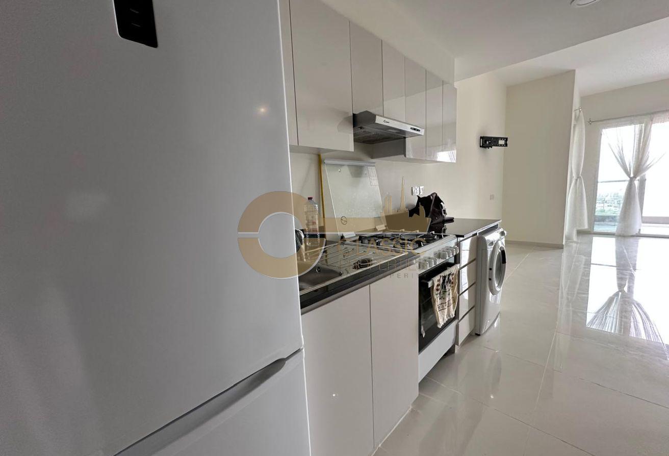 LARGEST STUDIO | TOP FLOOR | 2 BALCONIES photo 2