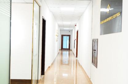 مركز أعمال - استوديو - 2 حمامات للايجار في بناية الكاظم - منطقة حديقة الكرامة - الكرامة - دبي