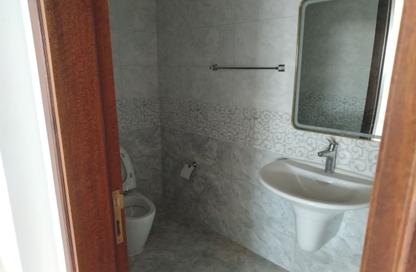 Apartment - 2 Bedrooms - 3 Bathrooms for rent in Corniche Tower - Ajman Corniche Road - Ajman