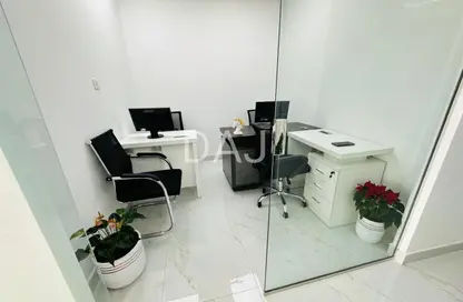 مكتب - غرفة نوم - 1 حمام للايجار في ريم ريزدنسي - الكرامة - دبي