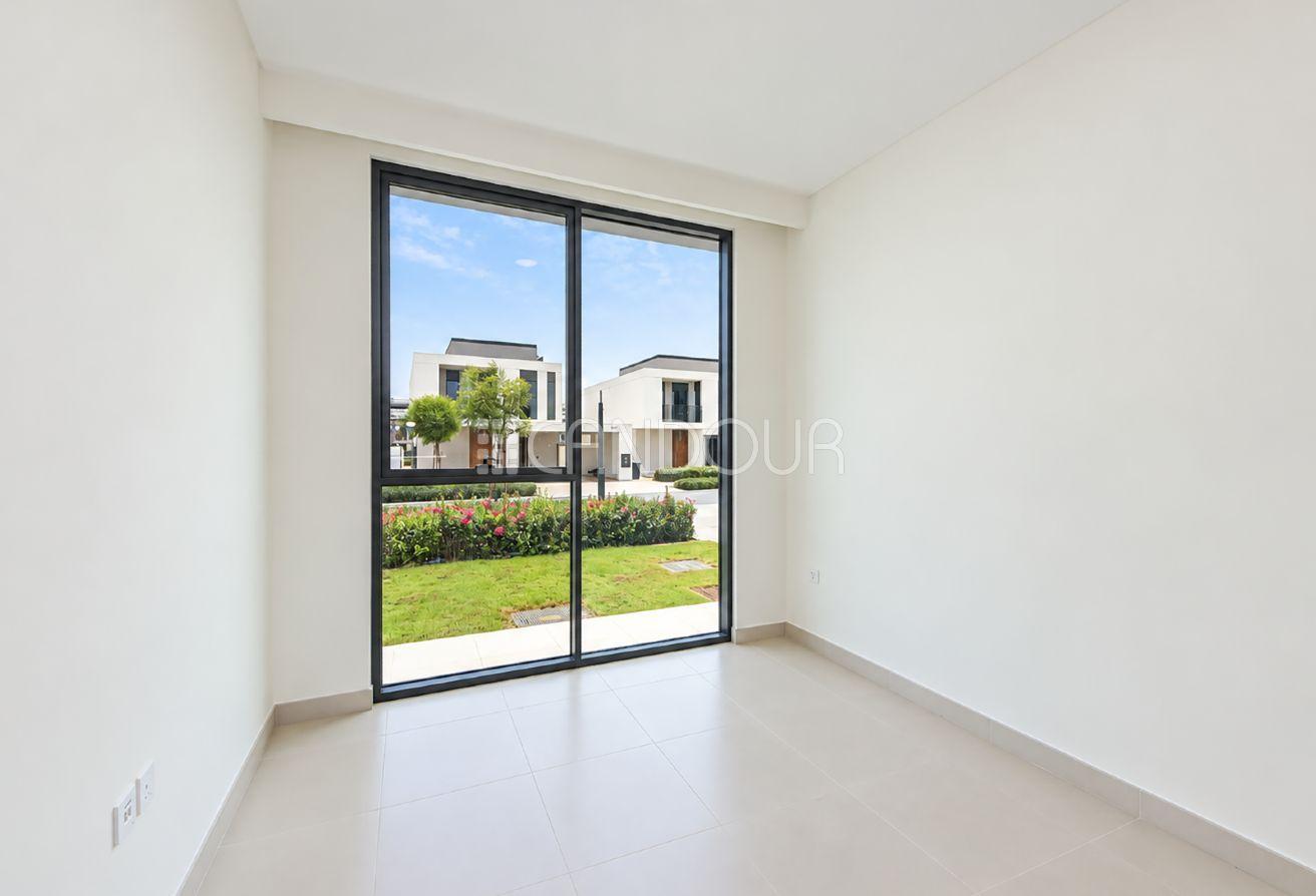 Brand New|Golf Course View| 4BR + Maid | 4 Cheques photo 7