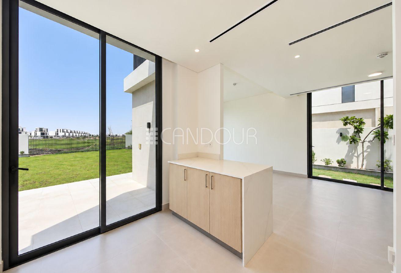 Brand New|Golf Course View| 4BR + Maid | 4 Cheques photo 8